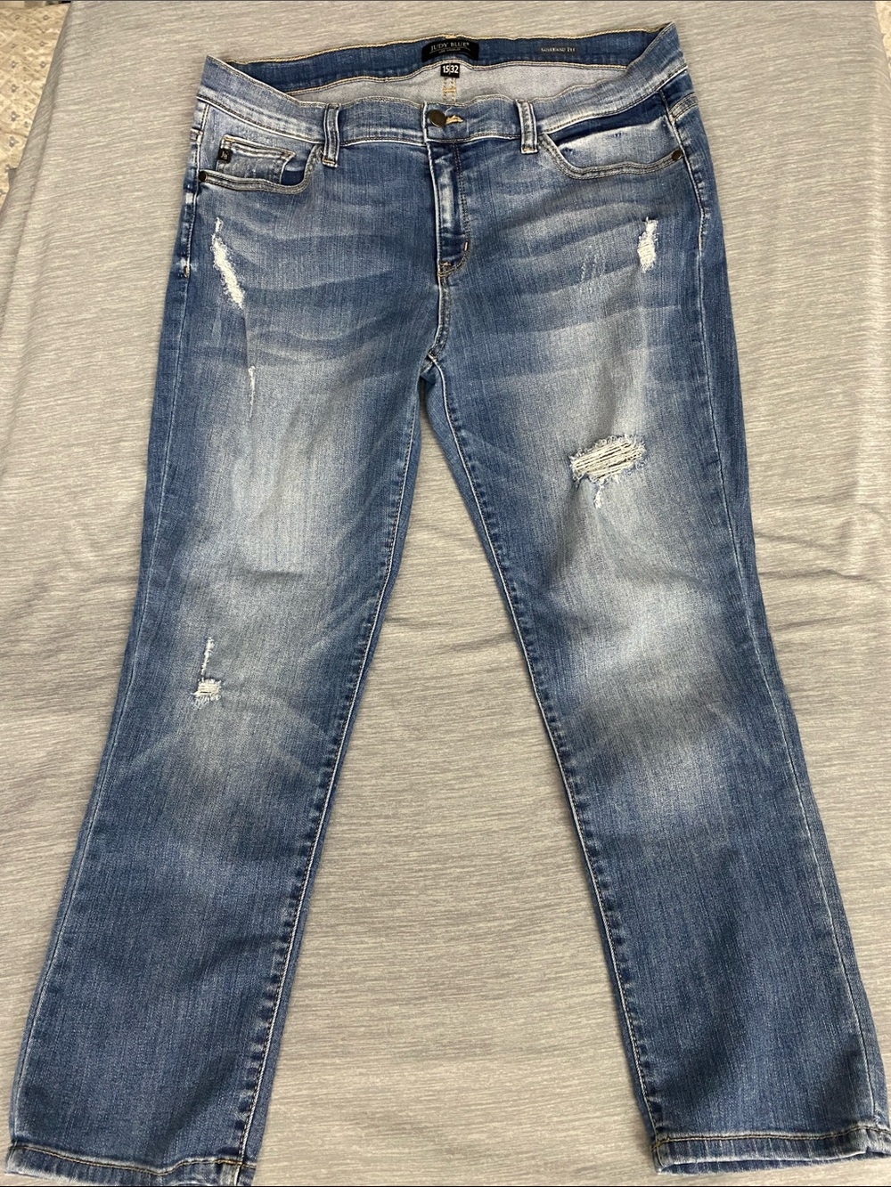 Judy Blue JB8275MD Boyfriend Straight-Leg Distressed Light Blue Jeans 15/32 - Picture 8 of 13